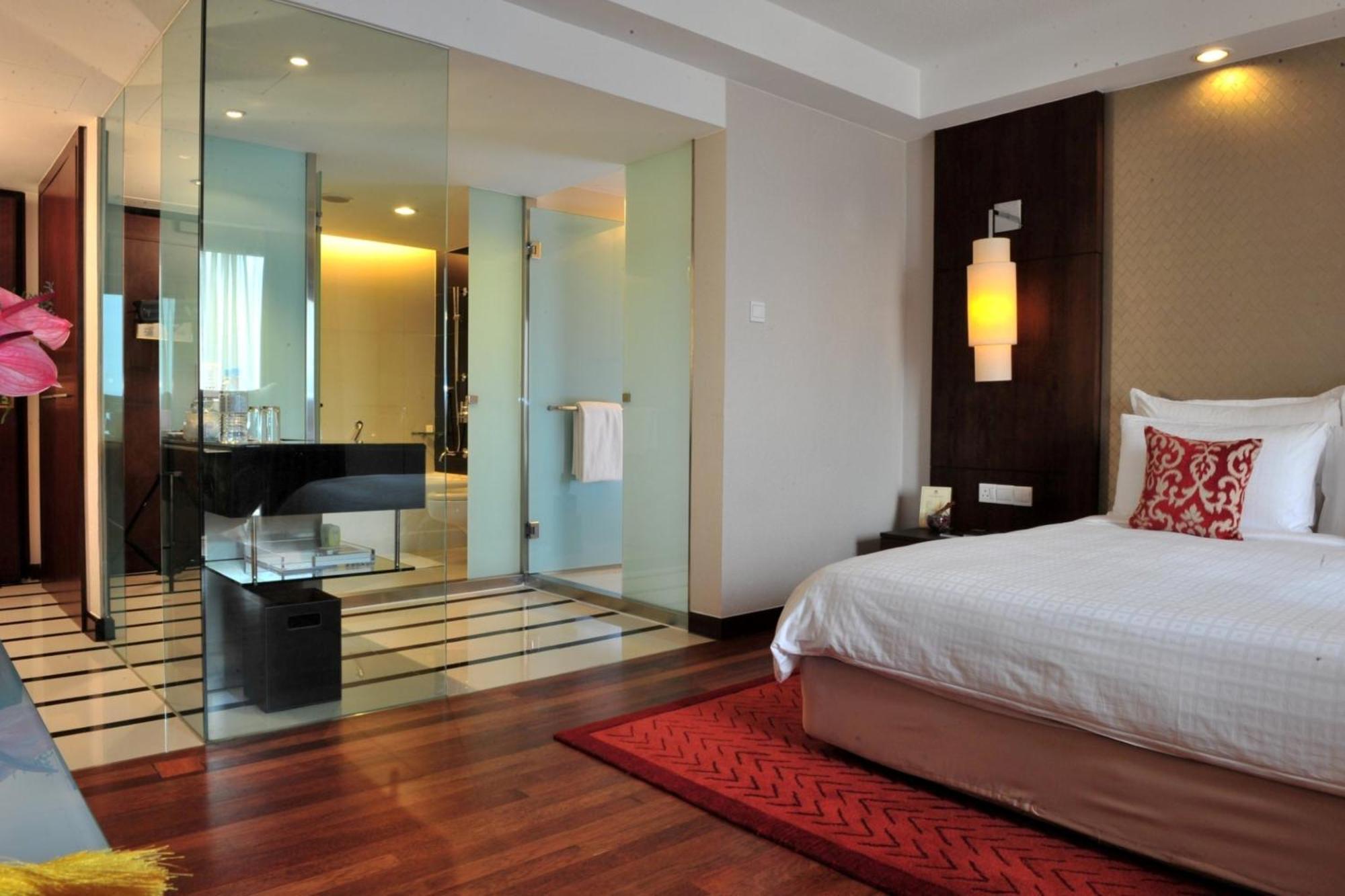 Premier Deluxe King Room