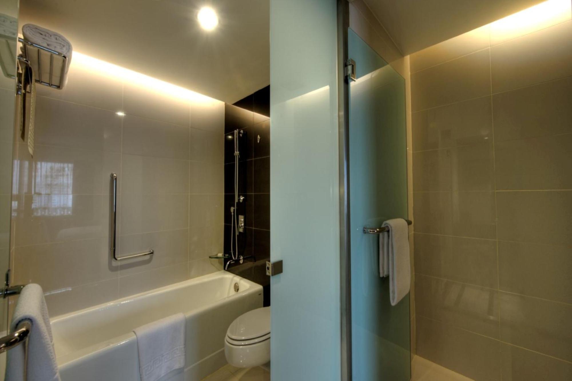 Executive King Suite Lounge Access